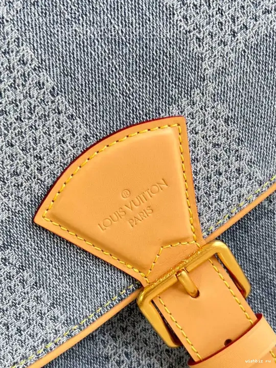 WIS Messenger MM LOUIS Montsouris VUITTON 0328